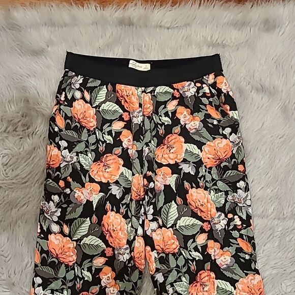 Abercrombie and fitch womens black and pink floral light weight jogger pants - Picture 2 of 7